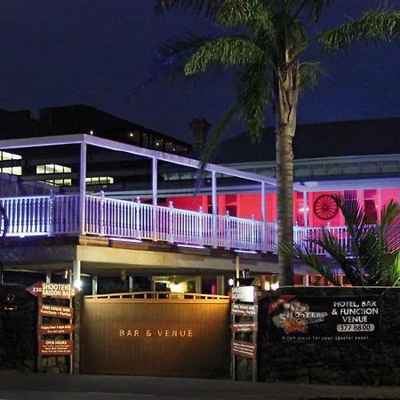 Shooters Saloon Hotel & Cabins โอ๊คแลนด์ ภายนอก รูปภาพ