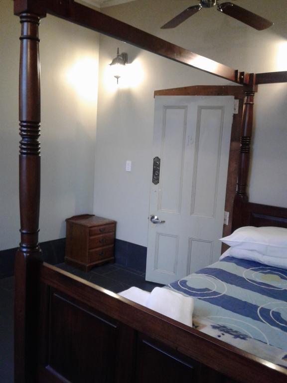 Shooters Saloon Hotel & Cabins โอ๊คแลนด์ ภายนอก รูปภาพ