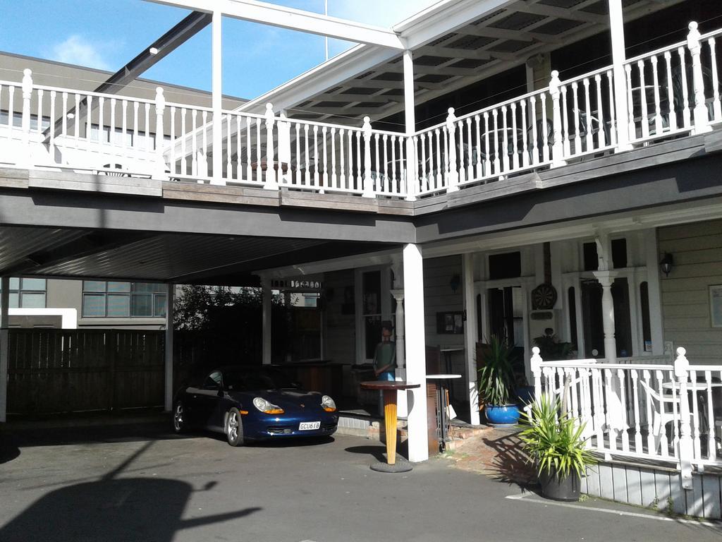 Shooters Saloon Hotel & Cabins โอ๊คแลนด์ ภายนอก รูปภาพ