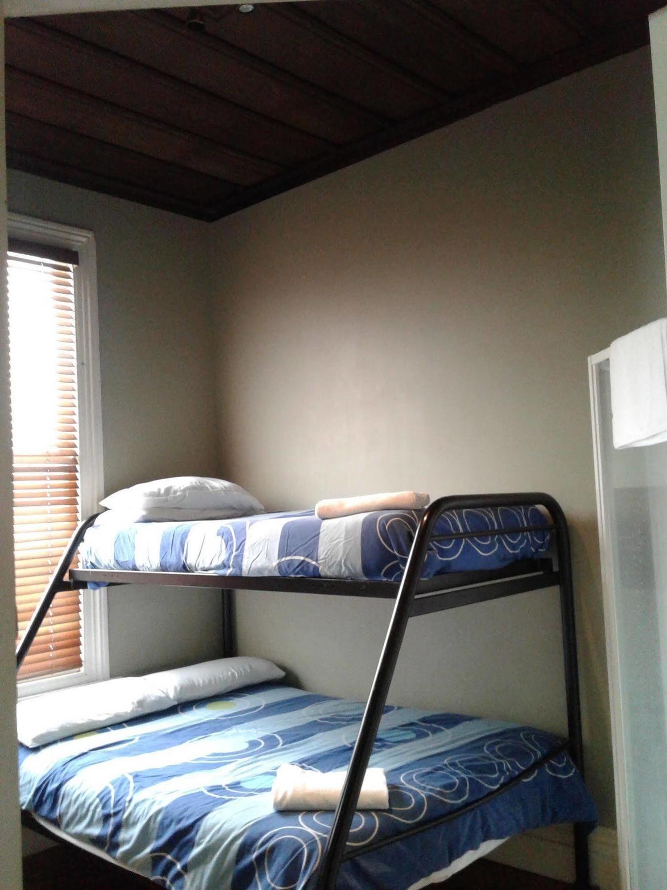 Shooters Saloon Hotel & Cabins โอ๊คแลนด์ ภายนอก รูปภาพ
