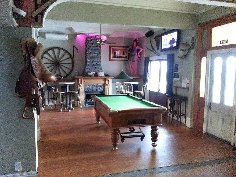 Shooters Saloon Hotel & Cabins โอ๊คแลนด์ ภายนอก รูปภาพ
