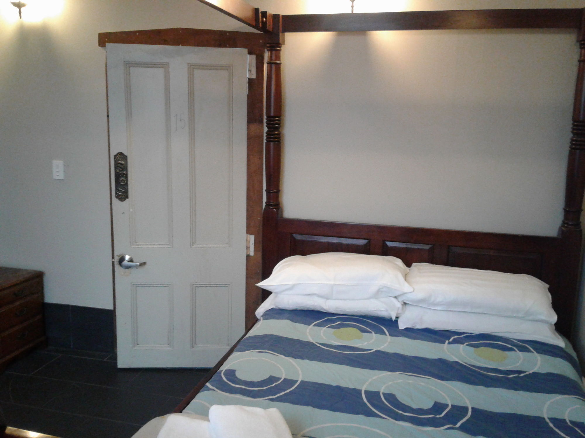 Shooters Saloon Hotel & Cabins โอ๊คแลนด์ ภายนอก รูปภาพ